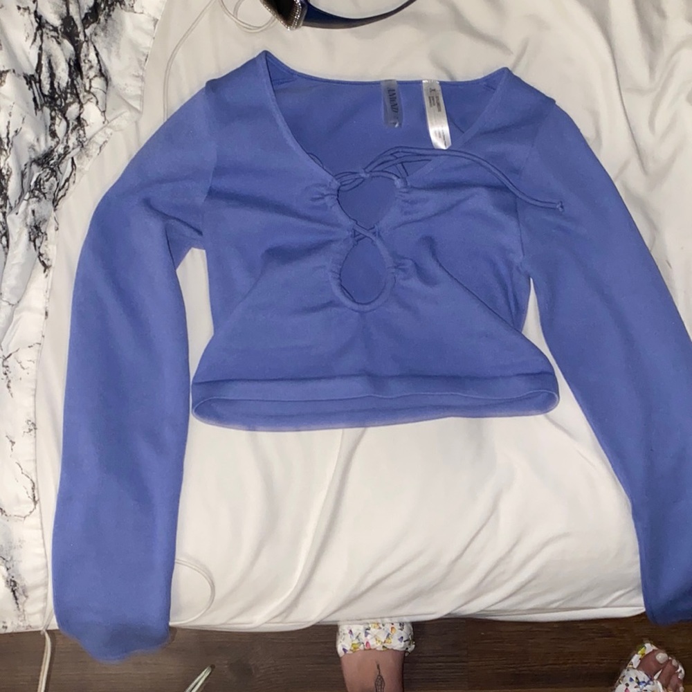 Brand new blue long sleeve crop top w/ a cute part